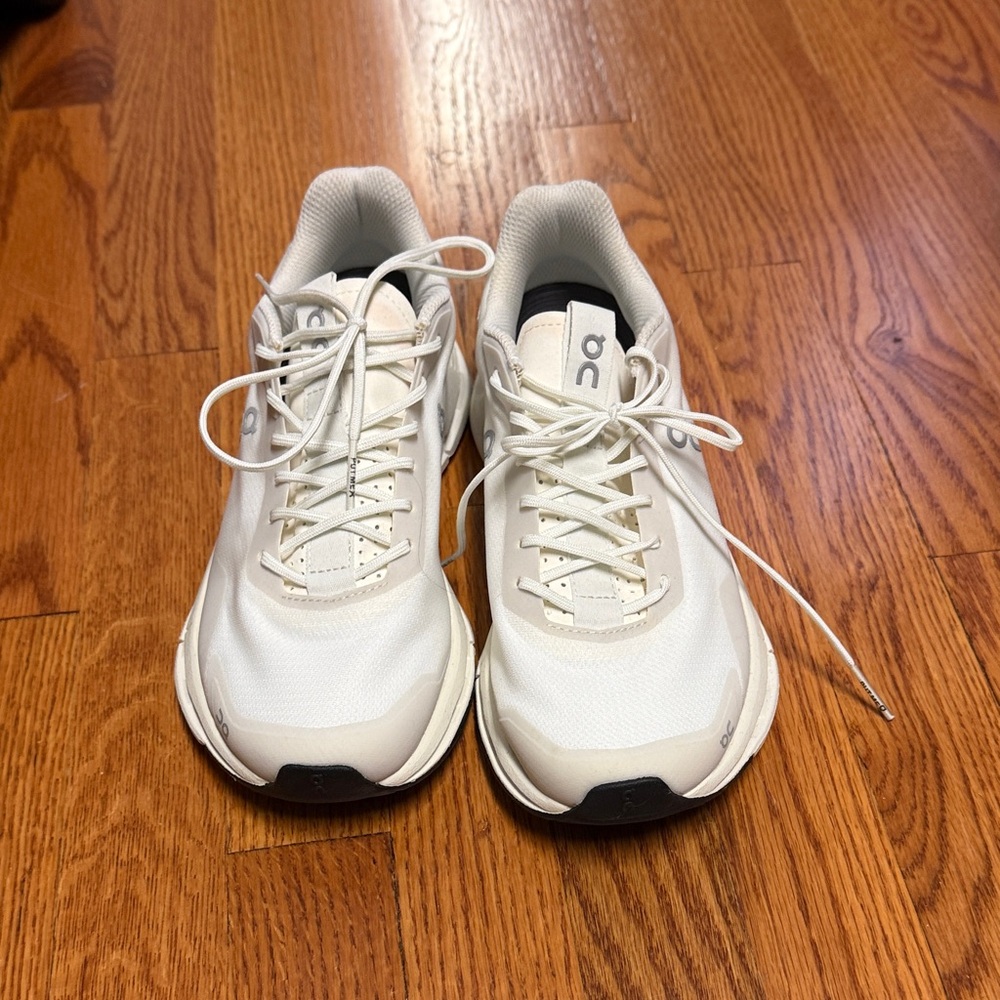 On Running Cloudnova White Sneakers W8
Excellent condition